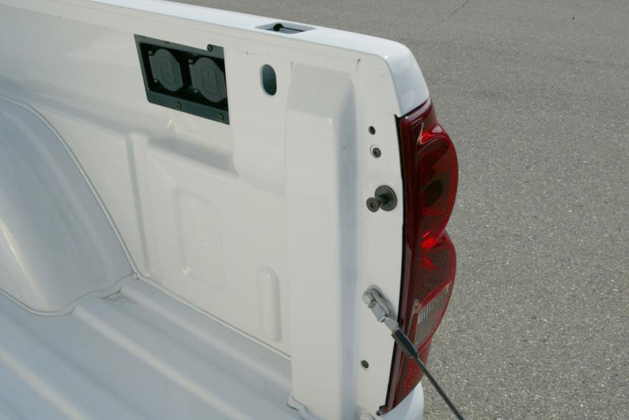  Chevrolet Silverado Hybrid 2004 года  (фото 5 из 24)